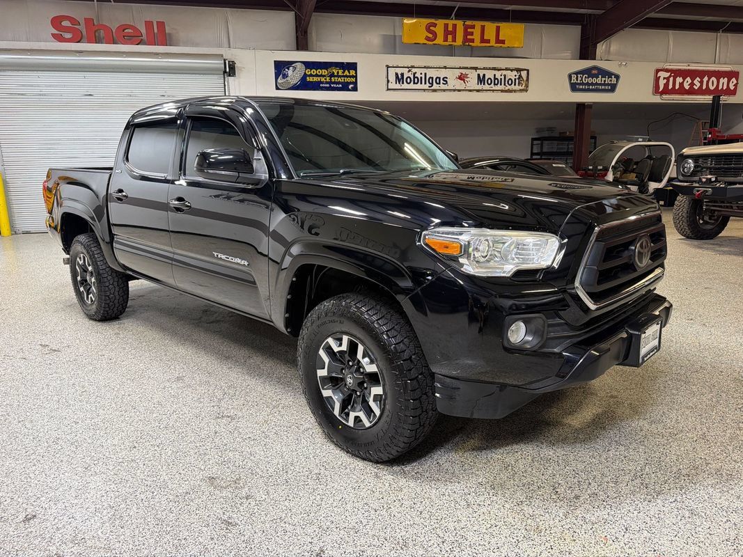 Used 2020 Toyota Tacoma SR5 RWD image 11