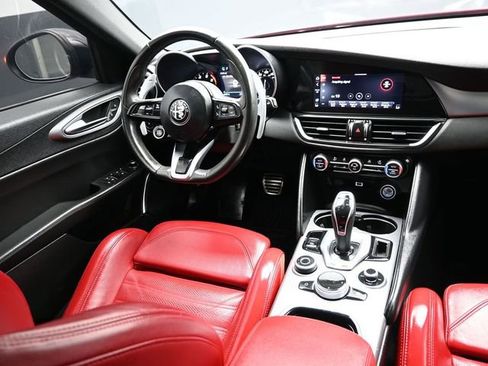 Used 2023 Alfa Romeo Giulia Veloce RWD image 19