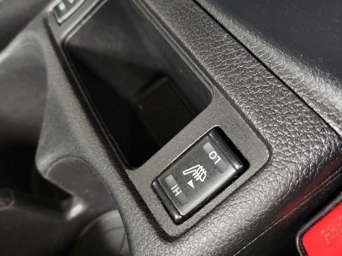 Used 2018 Nissan Rogue SV image 17