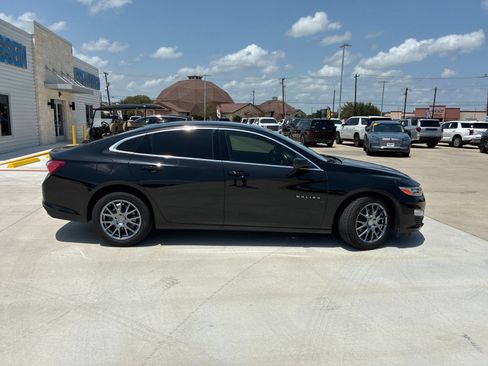 Used 2023 Chevrolet Malibu LT FWD image 2