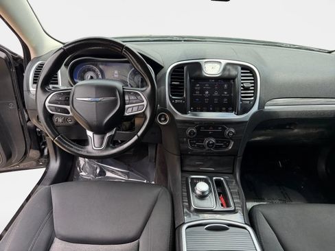 Used 2018 Chrysler 300 Touring RWD image 13