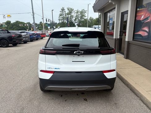 Used 2023 Chevrolet Bolt EUV LT FWD image 4