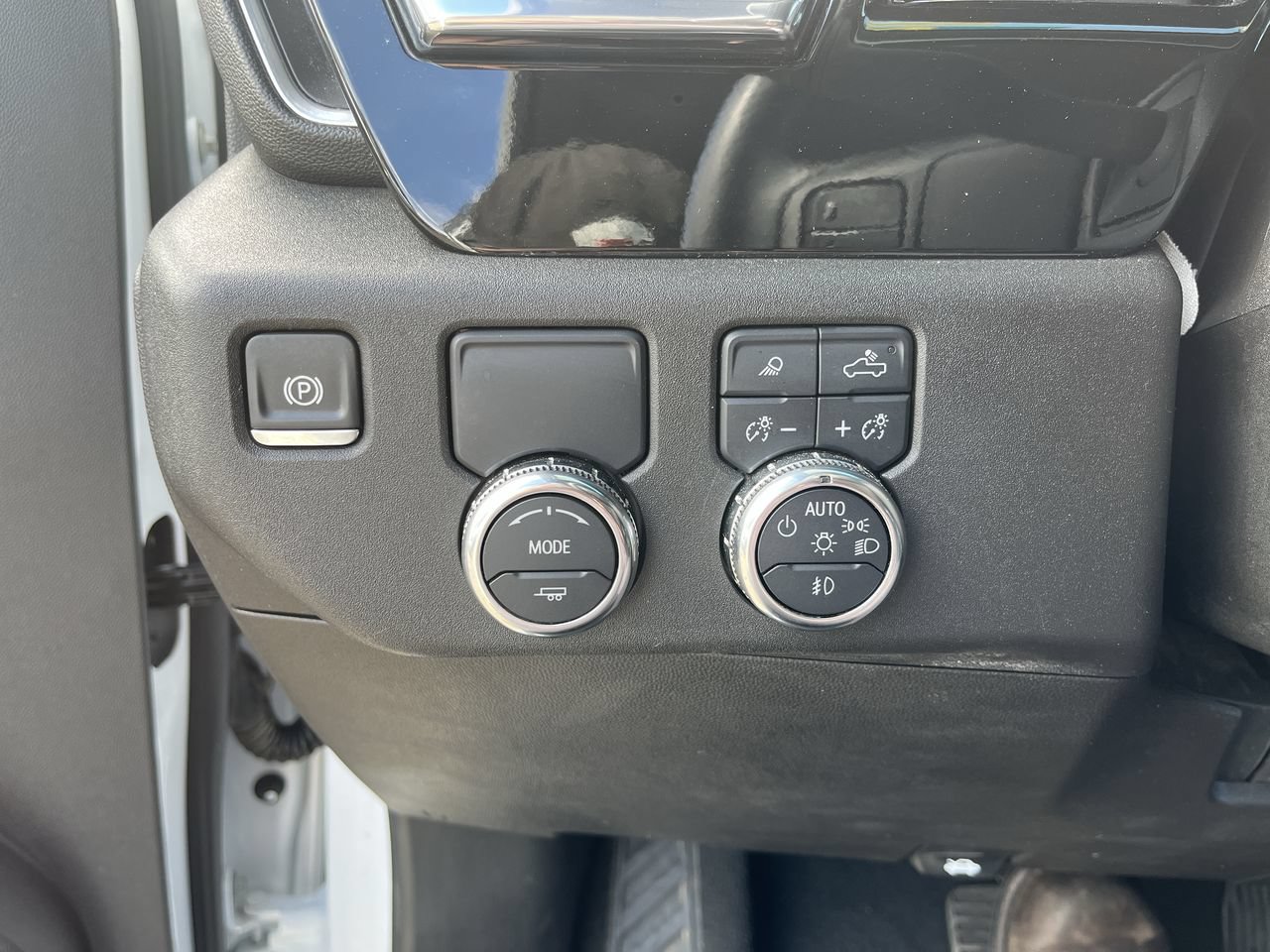 Used 2025 GMC Sierra 1500 SLT RWD image 16