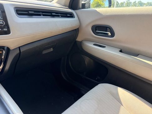Used 2016 Honda HR-V LX image 17