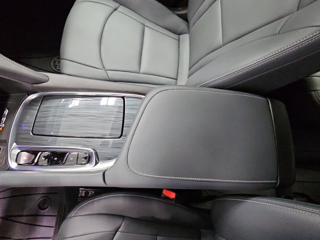 Certified 2024 Buick Enclave Essence w/ Sport Touring Edition FWD image 22