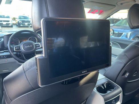 Certified 2024 Kia Carnival LX image 10