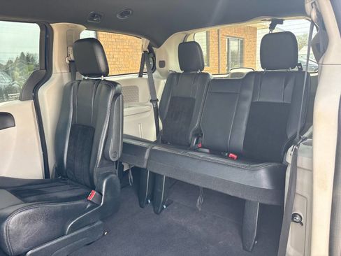 Used 2017 Dodge Grand Caravan SXT image 23