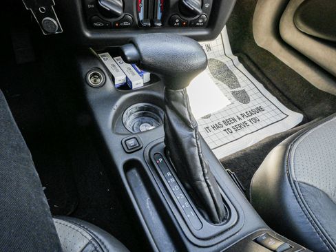 Used 2002 Chevrolet Monte Carlo SS w/ Pace Car Replica Pkg image 23