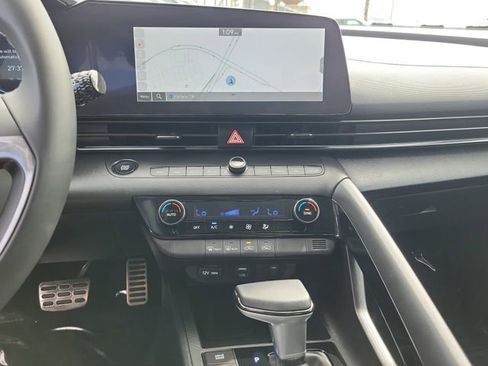 Certified 2025 Hyundai Elantra SEL image 12