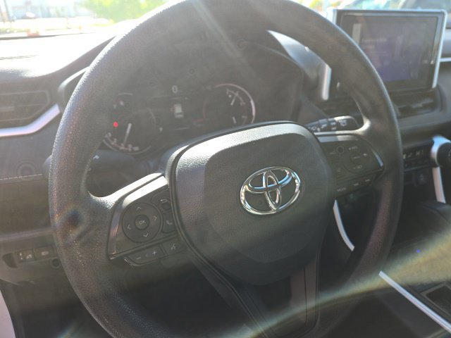 Used 2025 Toyota RAV4 XLE AWD/4WD image 21