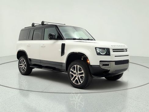 Used 2024 Land Rover Defender 110 X-Dynamic SE AWD/4WD image 3