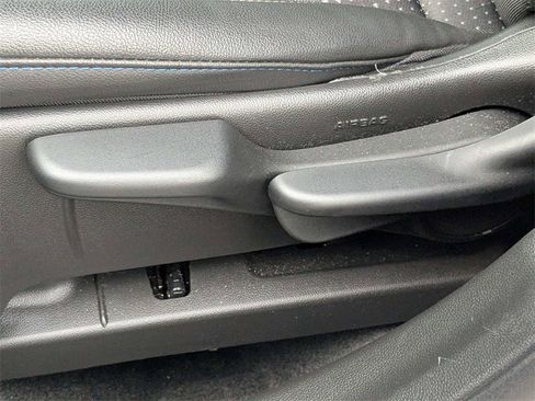 Used 2025 Chevrolet Trax LT w/ LT Convenience Package image 21