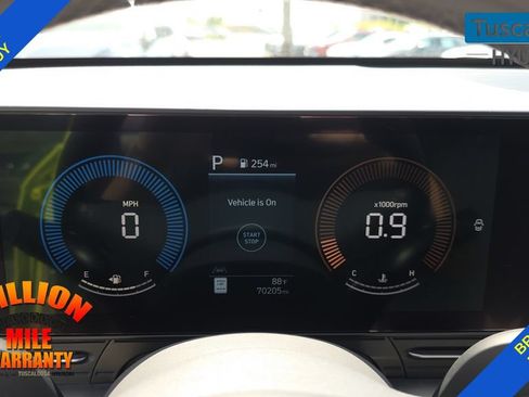 Used 2025 Hyundai Kona SEL AWD/4WD image 15
