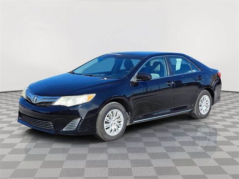 Used 2012 Toyota Camry LE image 1