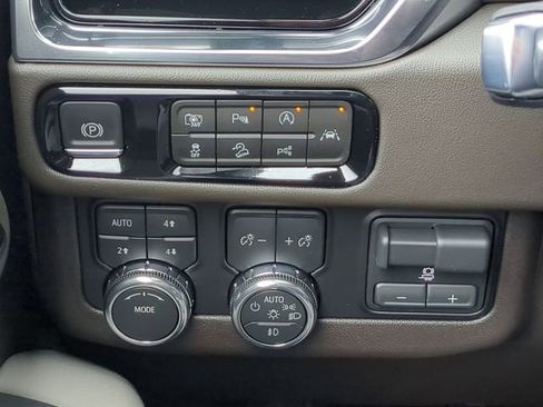 New 2026 GMC Yukon XL Elevation image 25