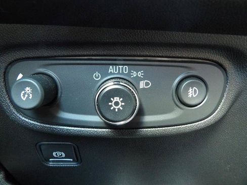 Certified 2022 GMC Terrain AT4 AWD/4WD image 17