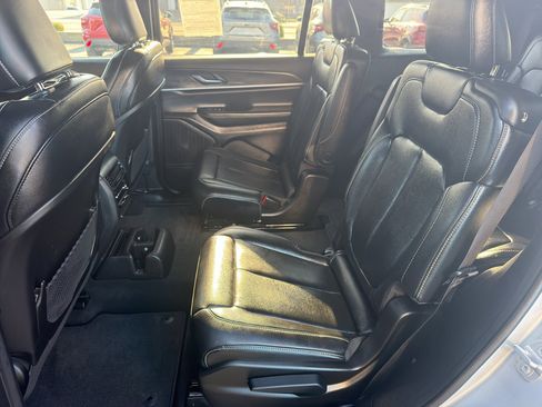 Used 2024 Jeep Grand Cherokee L Limited image 7