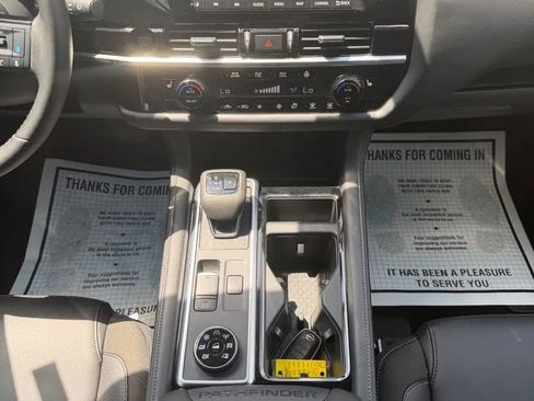 Used 2025 Nissan Pathfinder SL w/ Black Appearance Package AWD/4WD image 20