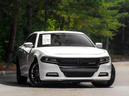 Used 2018 Dodge Charger GT image 1