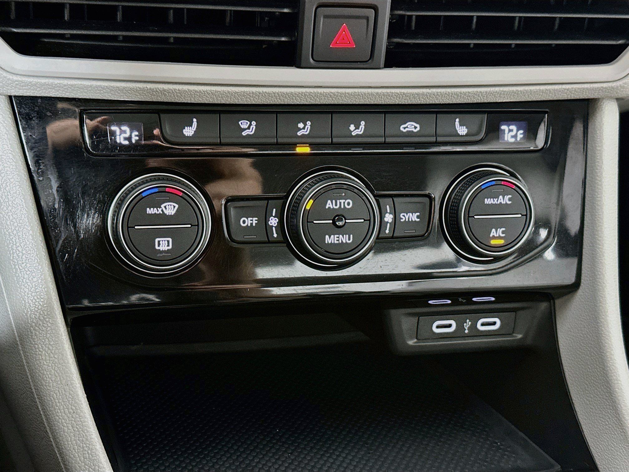 Used 2023 Volkswagen Jetta SE w/ Panoramic Sunroof Package FWD image 15