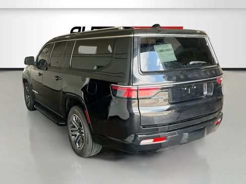 Used 2025 Jeep Wagoneer L 4WD image 5