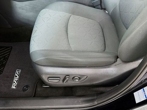 Used 2020 Toyota RAV4 XLE w/ Convenience Package AWD/4WD image 9
