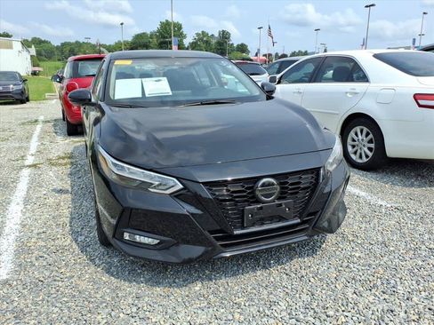 Used 2023 Nissan Sentra SR w/ Midnight Edition Package FWD image 9