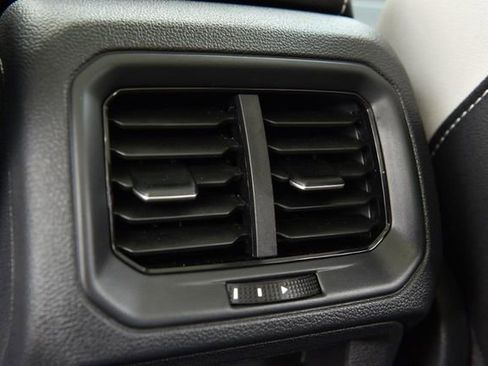 New 2026 Volkswagen Taos SE image 24