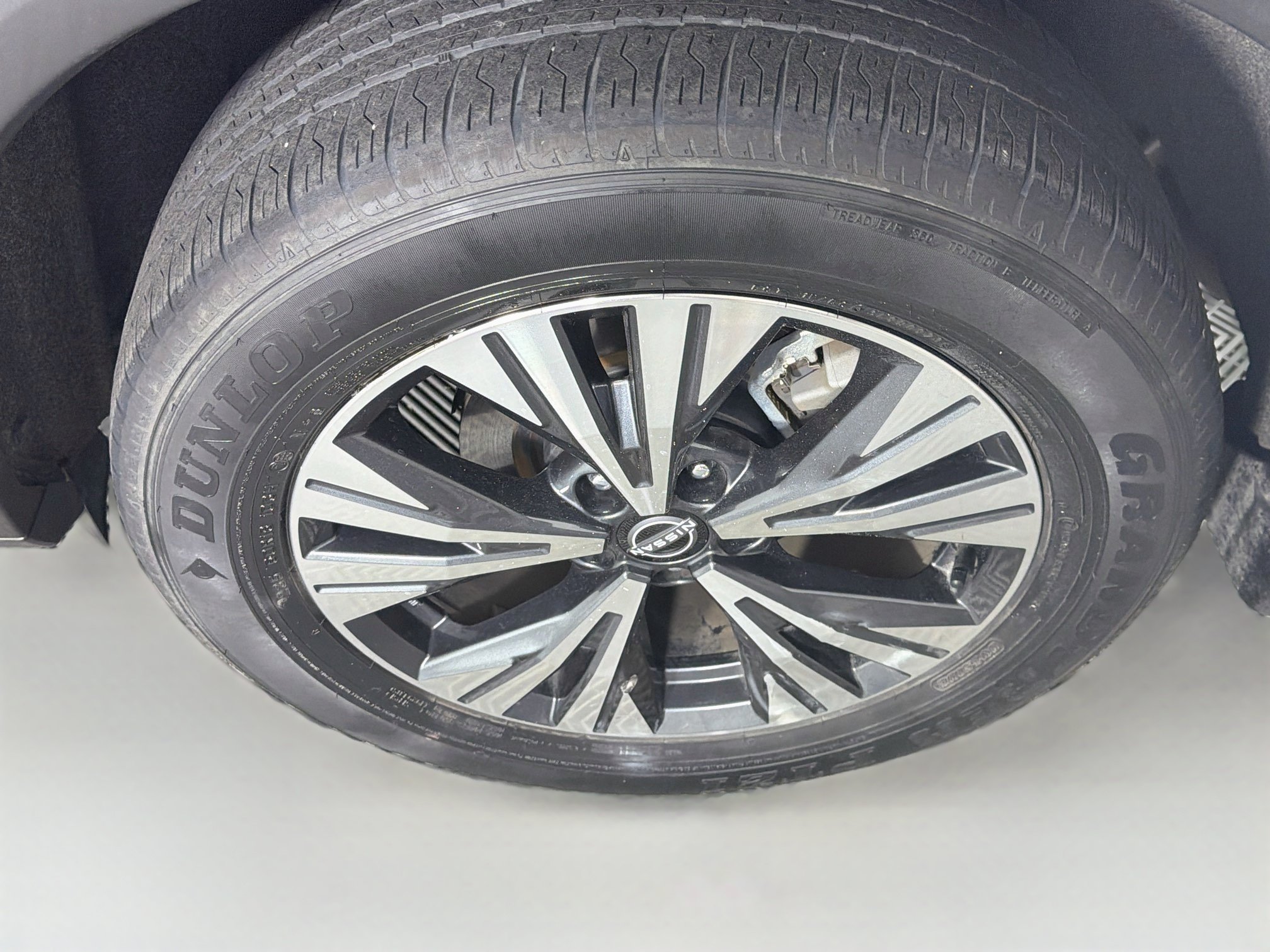 Used 2023 Nissan Rogue SV FWD image 11