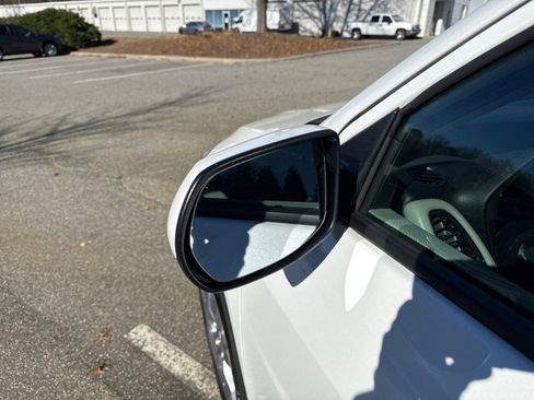 Used 2018 Honda HR-V LX image 13