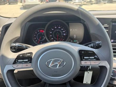 Used 2023 Hyundai Elantra SE FWD image 18