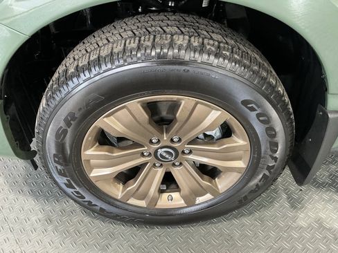 Used 2024 Nissan Titan SV w/ SV Bronze Edition Package image 33