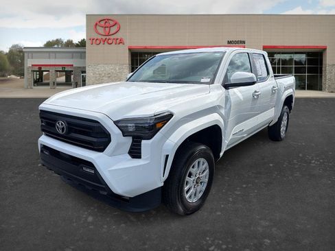Certified 2025 Toyota Tacoma SR5 AWD/4WD image 1