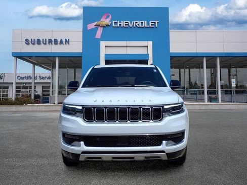 Used 2024 Jeep Wagoneer L Series II w/ Flexible Seating Group RWD image 2