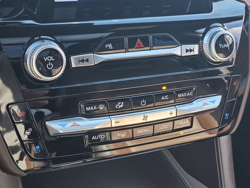 Used 2024 Ford Explorer King Ranch w/ Technology Package image 18