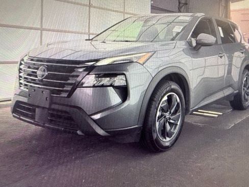 Certified 2025 Nissan Rogue SV FWD image 3
