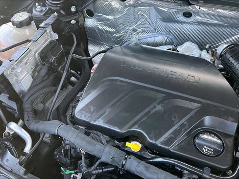 Used 2025 Chevrolet Trax LT FWD image 31