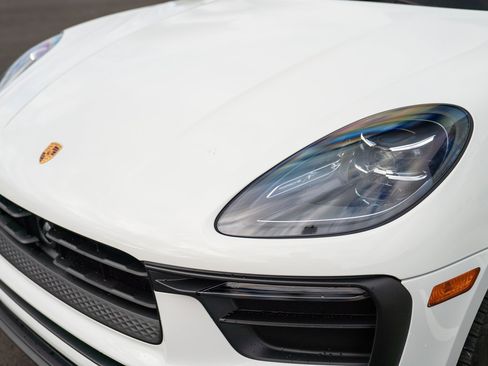 Certified 2023 Porsche Macan Turbo AWD/4WD image 29
