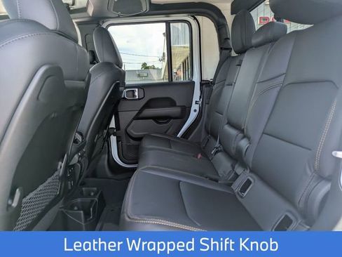 New 2025 Jeep Gladiator Sport image 29