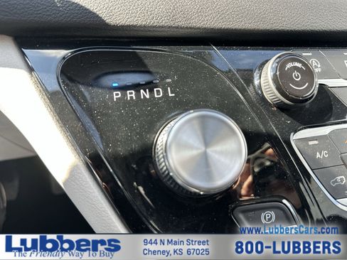 Used 2024 Chrysler Pacifica Touring-L image 19