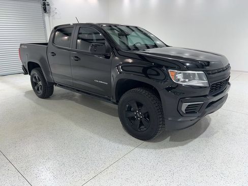 Used 2022 Chevrolet Colorado LT AWD/4WD image 7