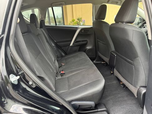 Used 2018 Toyota RAV4 LE w/ Carpet Mat Package FWD image 19