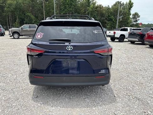 Used 2021 Toyota Sienna XLE FWD image 6