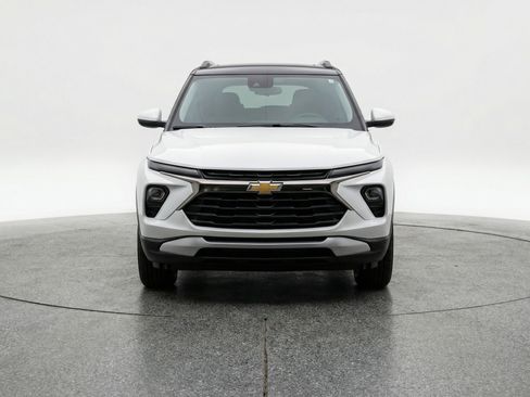 Used 2025 Chevrolet TrailBlazer LT image 2