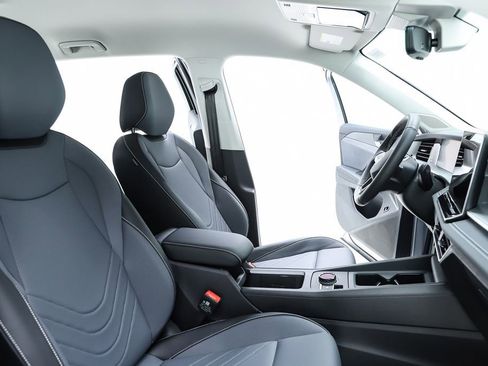 New 2026 Volkswagen Tiguan SE image 74