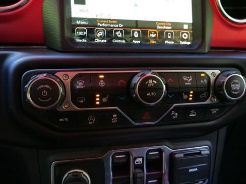 Used 2020 Jeep Gladiator Rubicon AWD/4WD image 15