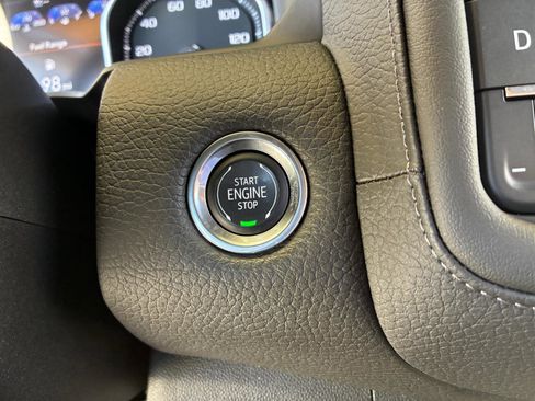 Used 2021 GMC Yukon XL Denali w/ Denali Premium Package image 30