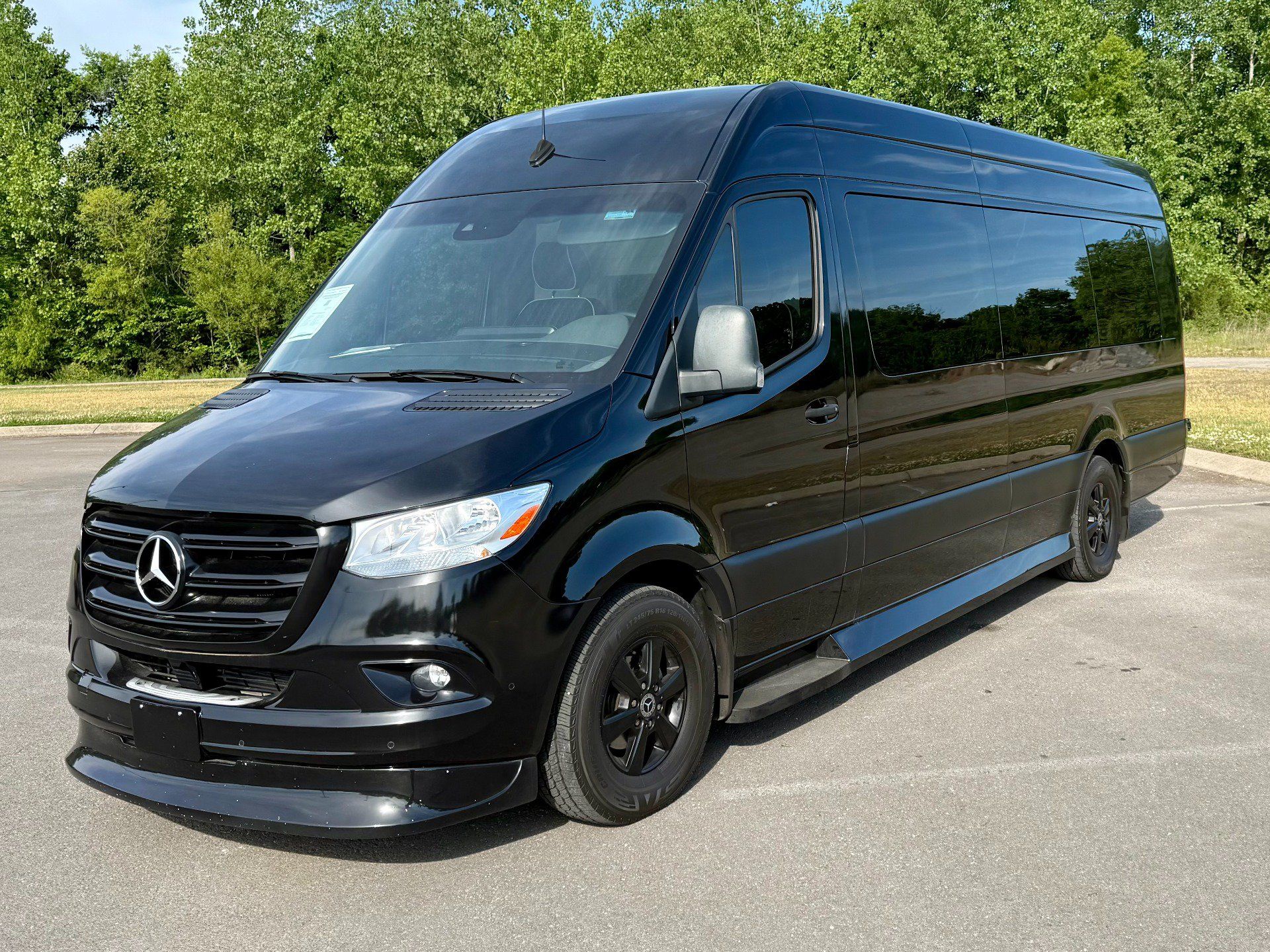 Used 2022 Mercedes-Benz Sprinter 2500 w/ Parking Package image 2