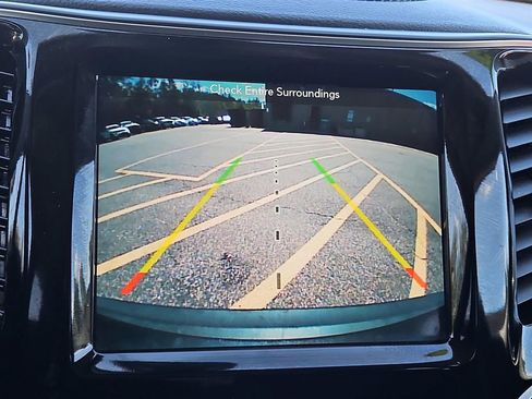 Used 2019 Jeep Cherokee Limited image 7