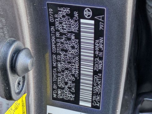 Used 2019 Toyota C-HR LE FWD image 30